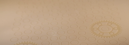 Componentele sunt tipărite 3D prin metoda de sinterizare cu laser.