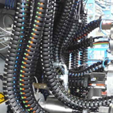 chainflex® utilizat la un strung CNC automat cu mai multe axe