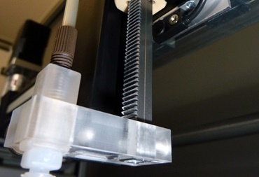 Axe cu cremalieră drylin GRQ la o instalație de îmbuteliere