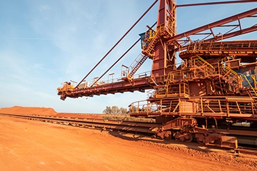 Excavator cu componente igus