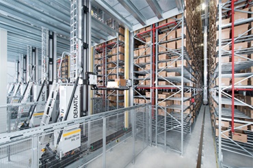 Sistemul de stocare și recuperare DEMATIC cu canal de ghidare guidelok igus®