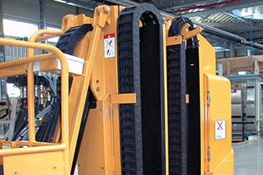 Grove Manlift cu portcablu într-un spațiu extrem de mic