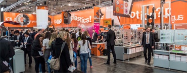 Standul igus la târgul comercial